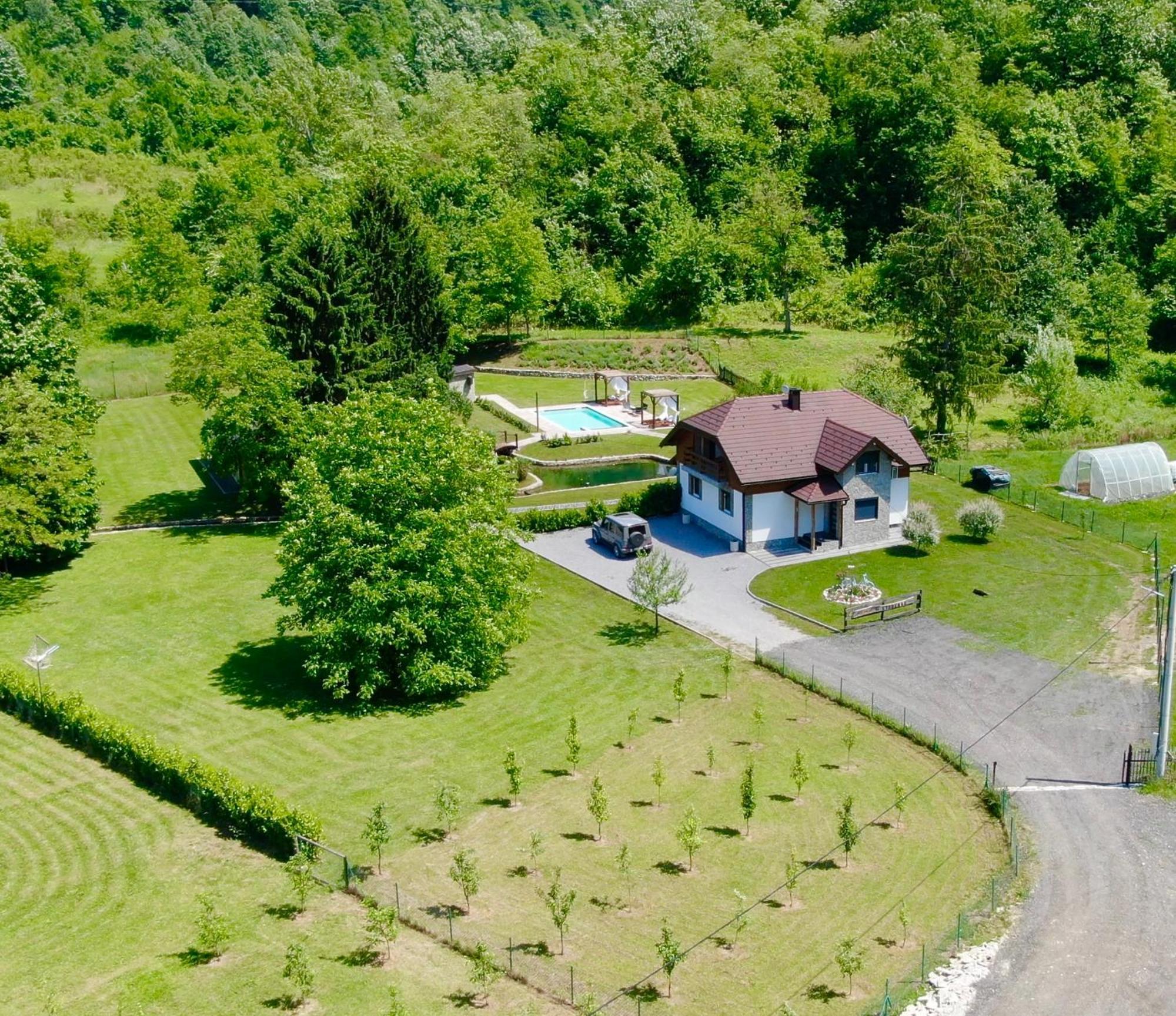Vacation House Studenac Bihać Екстериор снимка
